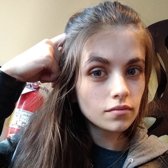 Meet your Posher, Hannah - Picture 1 of 1